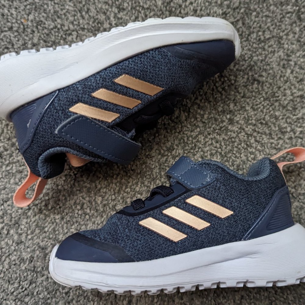 Adidas Unisex-Child RapidaRun X El Running Shoes - Kids 7C